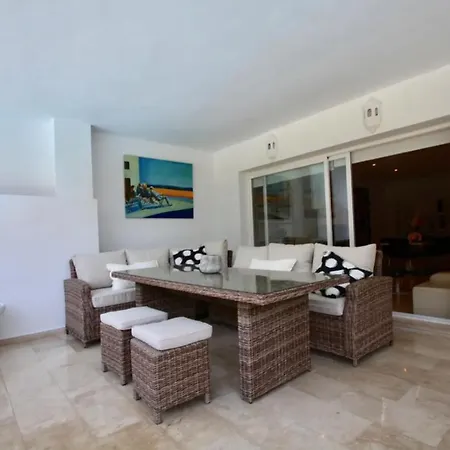 Charming 2 Bedroom Trocadero Arena Area *