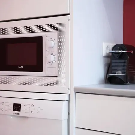 Charming 2 Bedroom Trocadero Arena Area