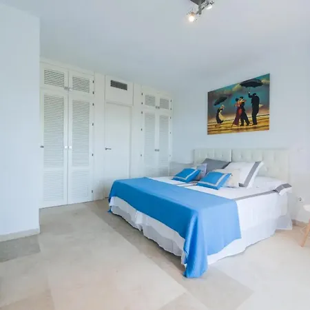 Charming 2 Bedroom Trocadero Arena Area