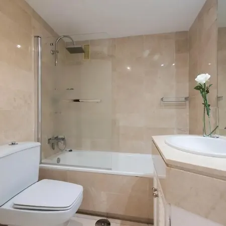 Charming 2 Bedroom Trocadero Arena Area *