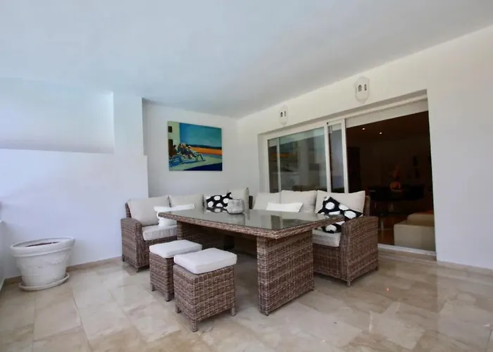 Charming 2 Bedroom Trocadero Arena Area *