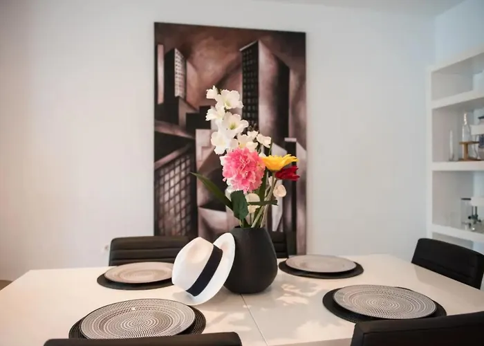 Charming 2 Bedroom Trocadero Arena Area Διαμέρισμα *