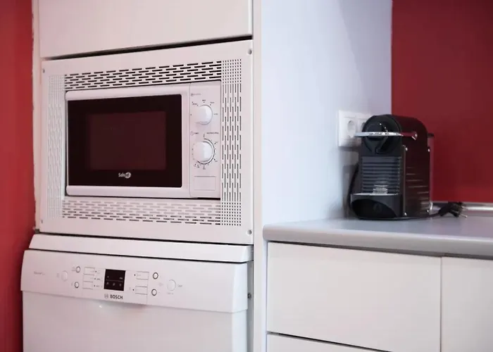 Charming 2 Bedroom Trocadero Arena Area