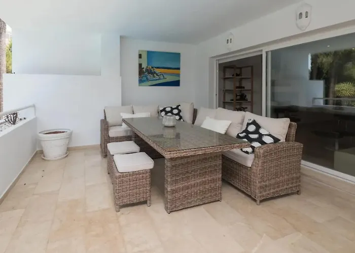 Charming 2 Bedroom Trocadero Arena Area