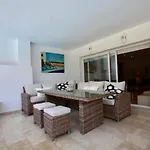 Charming 2 Bedroom Trocadero Arena Area *
