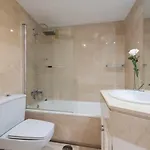 Charming 2 Bedroom Trocadero Arena Area *