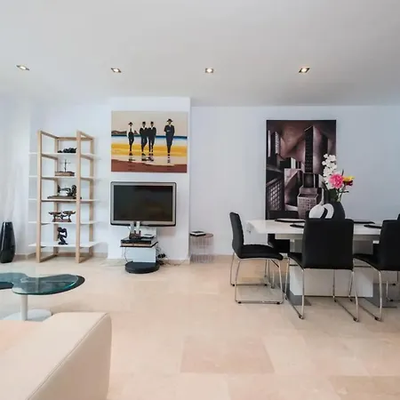 Charming 2 Bedroom Trocadero Arena Area アパート マルベーリャ