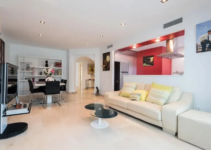 Charming 2 Bedroom Trocadero Arena Area Marbella