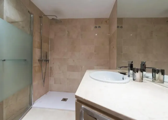 Charming 2 Bedroom Trocadero Arena Area アパート マルベーリャ