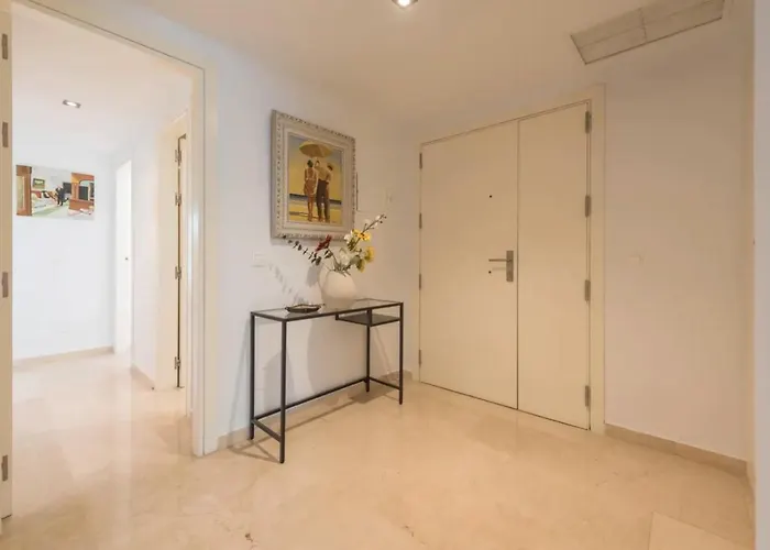 アパート Charming 2 Bedroom Trocadero Arena Area マルベーリャ
