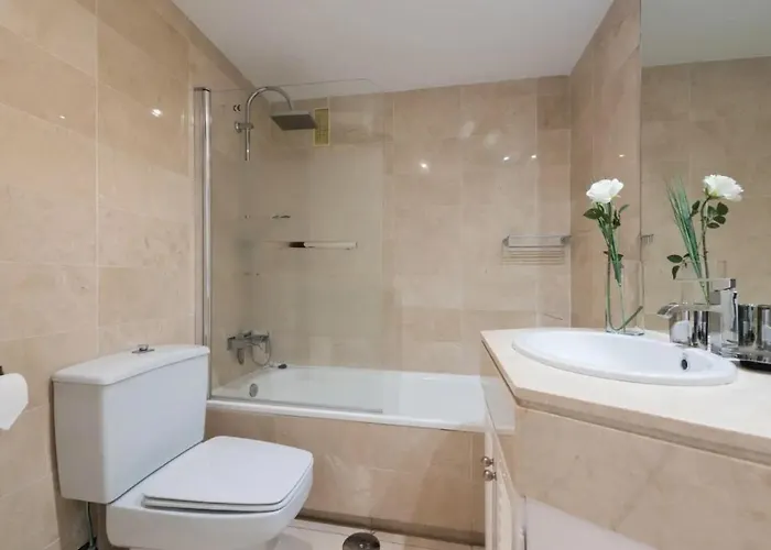 Charming 2 Bedroom Trocadero Arena Area *