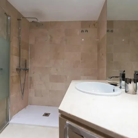 Charming 2 Bedroom Trocadero Arena Area Apartamento Marbella